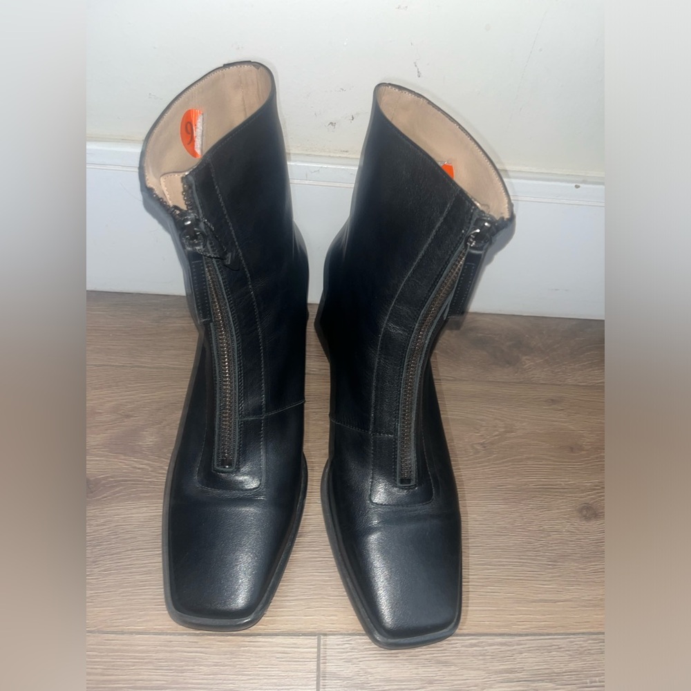 NWOT Ana Palma leather boots front zipper